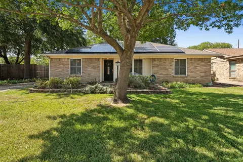 2505 Shady Grove Dr, Bedford, TX 76021