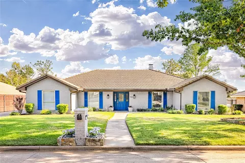 1126 Sunset Dr, Trophy Club, TX 76262