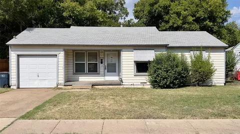 905 Vicki Ln, Fort Worth, TX 76104