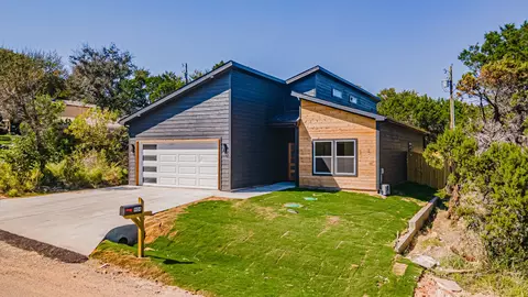 904 Arkansas River Dr, Granbury, TX 76048