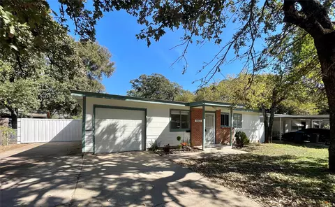 6421 Ava Court Dr, Fort Worth, TX 76112