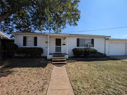604 13th St, Honey Grove, TX 75446