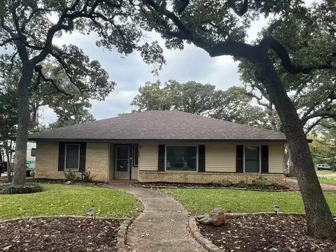 2521 Summit Dr, Irving, TX 75062
