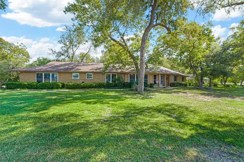 605 S Manson St, Wolfe City, TX 75496