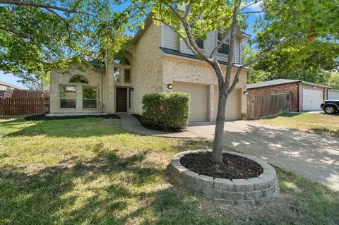 1218 S Country Club Rd E, Garland, TX 75040