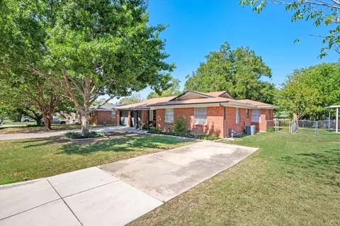 4621 Roxie St, Haltom City, TX 76117
