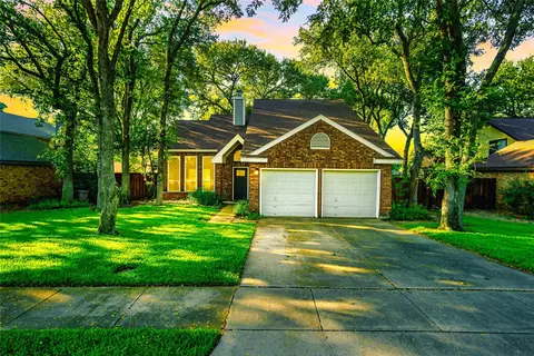 510 Cecil Ln, Euless, TX 76039
