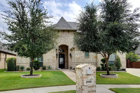 8900 Michelle Ln, North Richland Hills, TX 76182