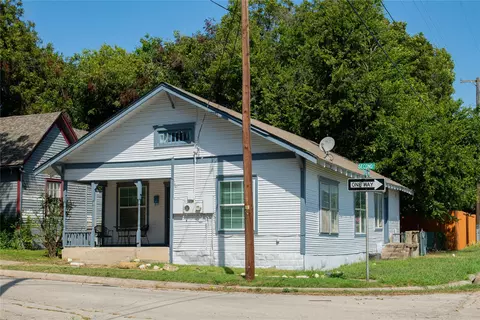 415 2nd St, Gainesville, TX 76240