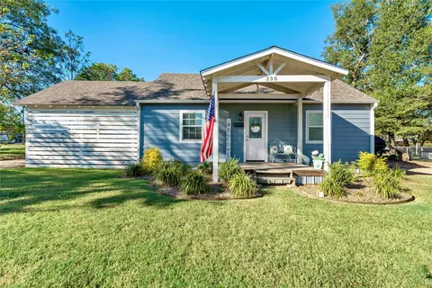 230 W Division St, Blossom, TX 75416