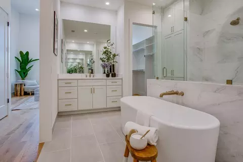 805 Pavillon St #101, Dallas, TX 75204