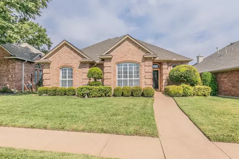 3205 Lake Oak Dr, Arlington, TX 76017