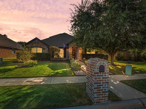 3028 Carlton Pkwy, Waxahachie, TX 75165