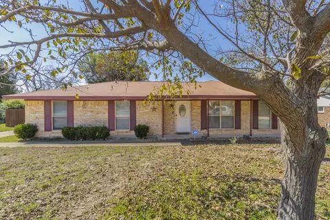 111 N Valley St, Red Oak, TX 75154