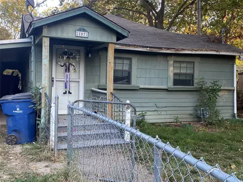 107 S Magnolia St, Pottsboro, TX 75076