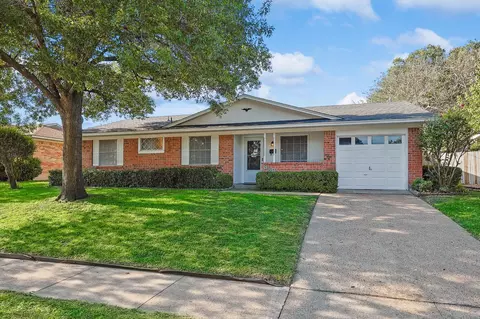 330 E Davis St, Duncanville, TX 75116