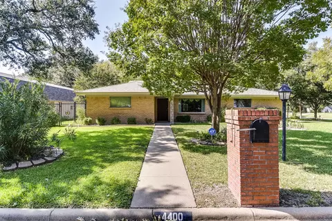 4400 Idledell Dr, Benbrook, TX 76116