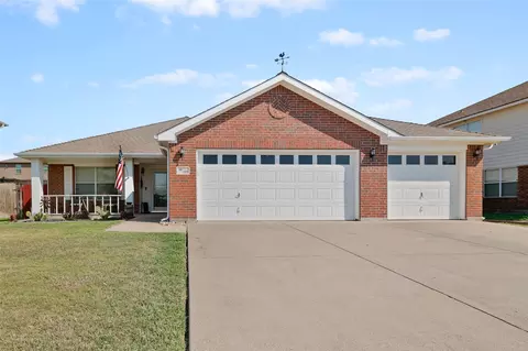 211 Belmont Park Dr, Ponder, TX 76259