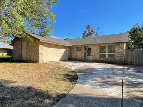 2004 Statler Dr, Carrollton, TX 75007