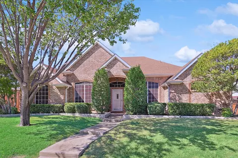 905 Granview Dr, Lewisville, TX 75067