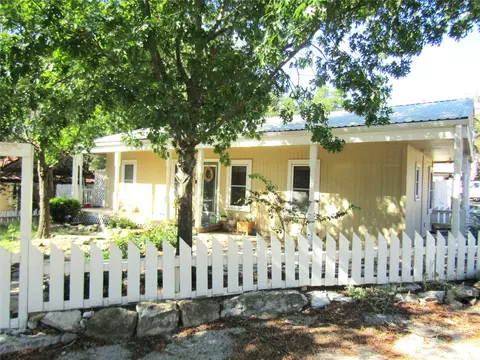 409 E Standifer St #Q, Hamilton, TX 76531
