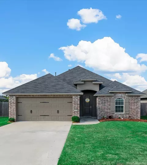 4008 False River Dr, Bossier City, LA 71111