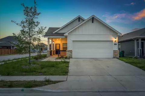1431 Rolling Fox Dr, Forney, TX 75126