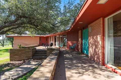 605 W Hill Side Dr, Coleman, TX 76834