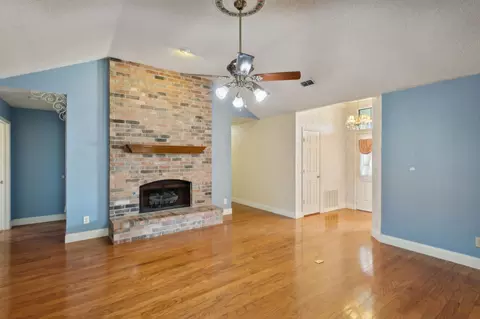 Living - 423 Sumner Dr, Mesquite, TX 75149 photo 1 of 6