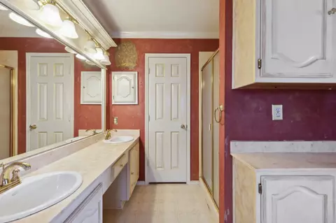 Bath - 423 Sumner Dr, Mesquite, TX 75149 photo 2 of 3