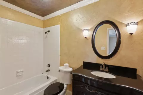 Bath - 423 Sumner Dr, Mesquite, TX 75149 photo 3 of 3