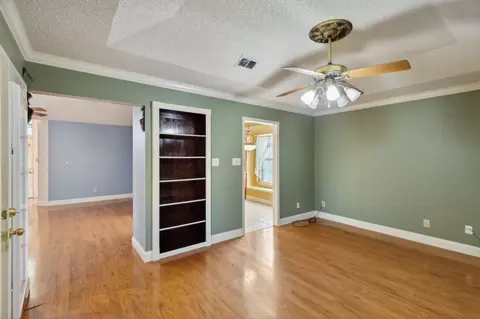Living - 423 Sumner Dr, Mesquite, TX 75149 photo 6 of 6