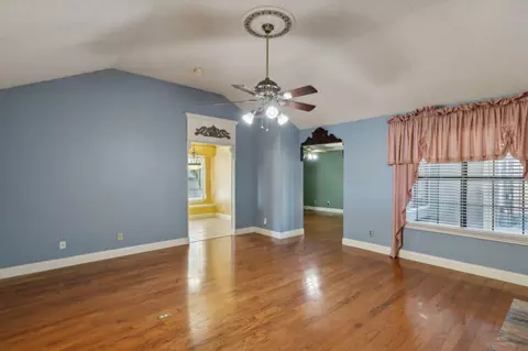 Living - 423 Sumner Dr, Mesquite, TX 75149 photo 3 of 6