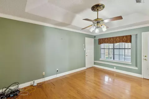 Living - 423 Sumner Dr, Mesquite, TX 75149 photo 5 of 6