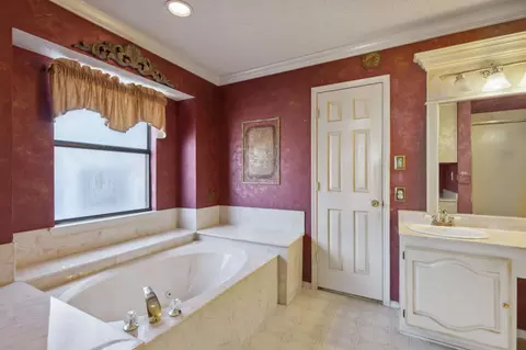Bath - 423 Sumner Dr, Mesquite, TX 75149 photo 1 of 3