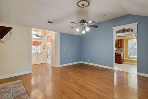 Living - 423 Sumner Dr, Mesquite, TX 75149 photo 4 of 6