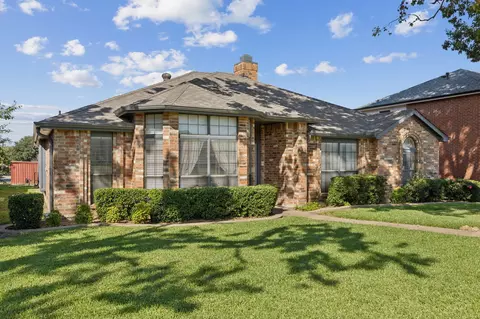 Exterior - 423 Sumner Dr, Mesquite, TX 75149 photo 2 of 5