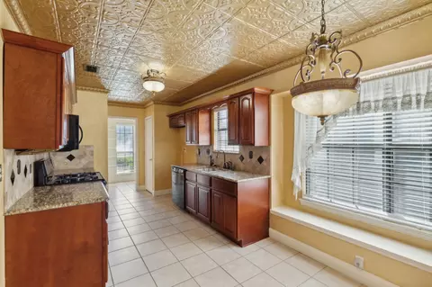 Kitchen - 423 Sumner Dr, Mesquite, TX 75149 photo 3 of 3