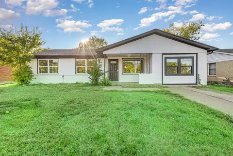 1618 3rd St, Grand Prairie, TX 75051