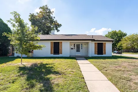 1002 Carriagehouse Ln, Garland, TX 75040