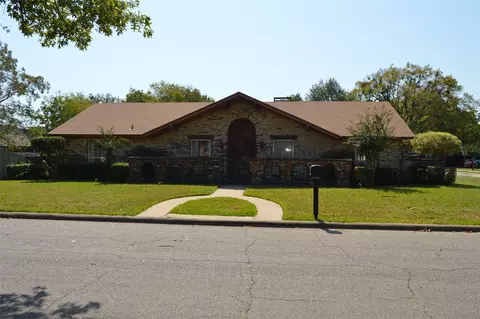 104 Kingswood Dr, Greenville, TX 75402