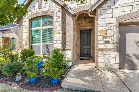 8833 Devonshire Dr, Fort Worth, TX 76131
