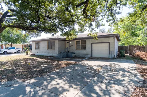 929 Brown Trl, Bedford, TX 76022