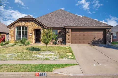 7312 Lake Rock Dr, Fort Worth, TX 76179