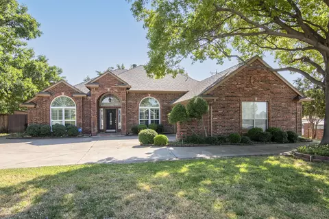 7900 Bridlewood Dr, North Richland Hills, TX 76182