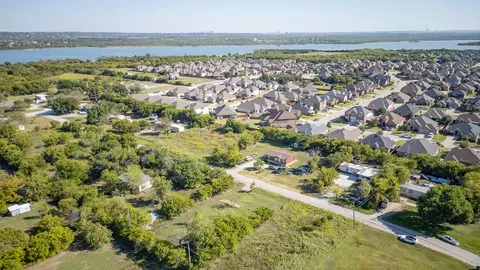 29 Spring Creek Cir, Grand Prairie, TX 75054