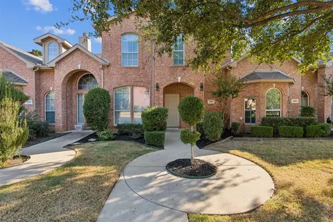 382 Ivan Dr, Lewisville, TX 75067