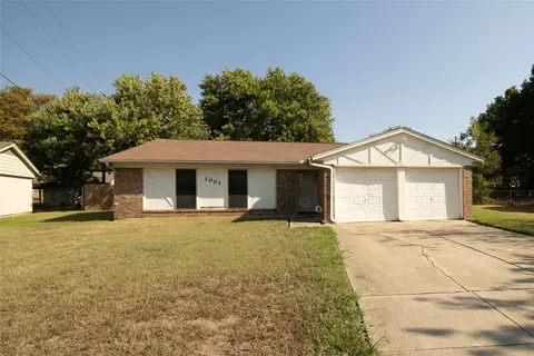 1003 Parkwood Ct, Gainesville, TX 76240
