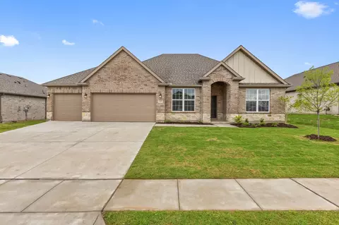 215 Briarwood Dr, Nevada, TX 75173