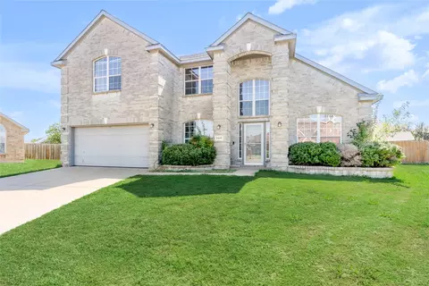 2415 Frontier Dr, Grand Prairie, TX 75052